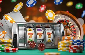Tampilan layar Fa Cai Shen Deluxe dengan simbol emas dan gulungan permainan